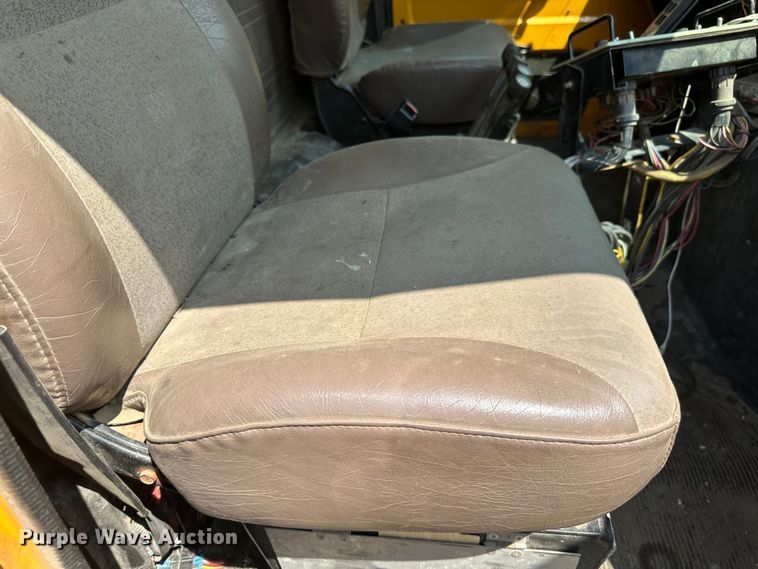 image for item EB2609 1999 International 4900 dump truck