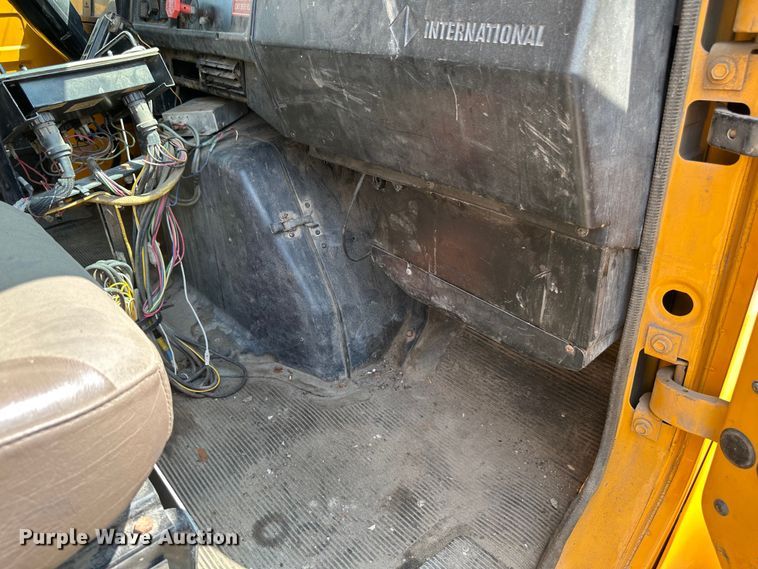 image for item EB2609 1999 International 4900 dump truck