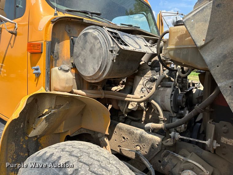 image for item EB2609 1999 International 4900 dump truck