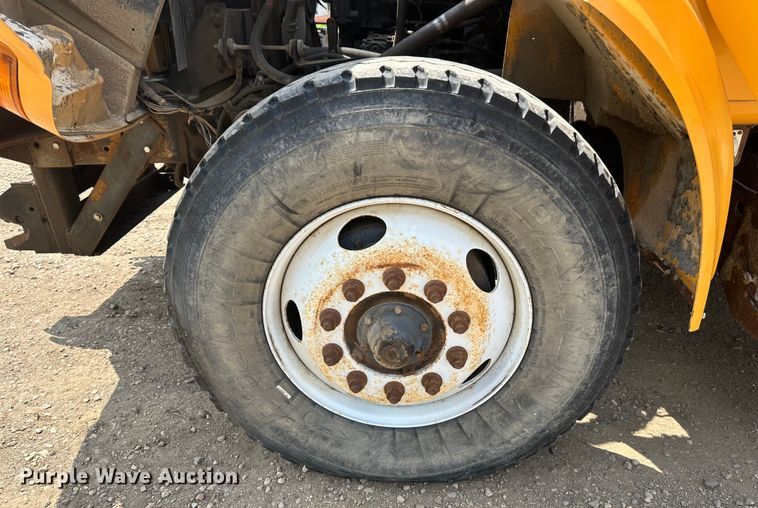 image for item EB2609 1999 International 4900 dump truck