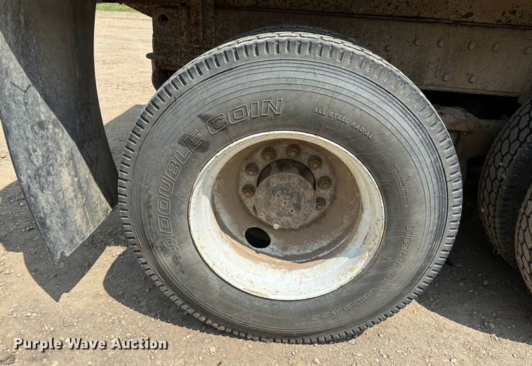 image for item EB2609 1999 International 4900 dump truck