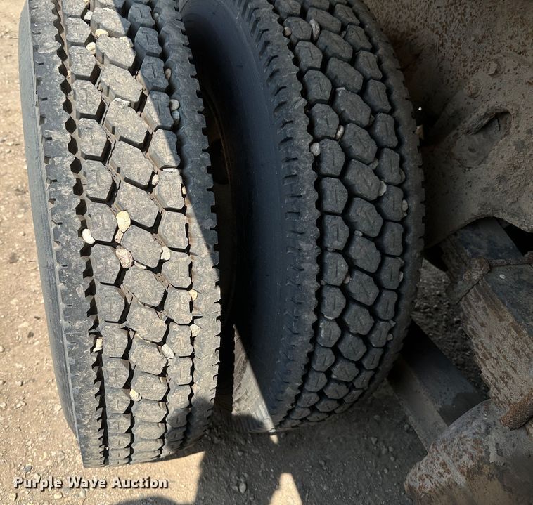 image for item EB2609 1999 International 4900 dump truck