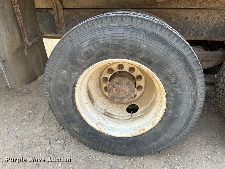 image for item EB2609 1999 International 4900 dump truck