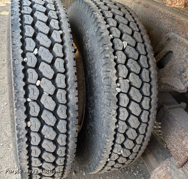 image for item EB2609 1999 International 4900 dump truck