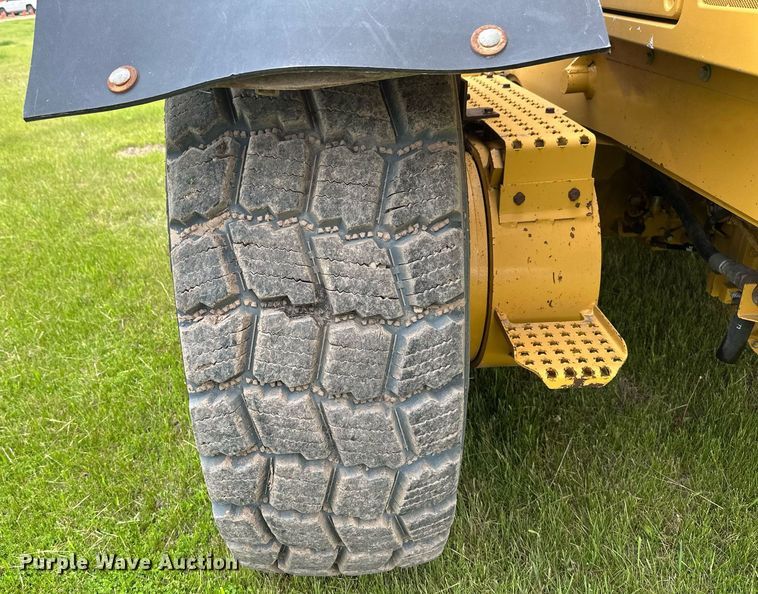 image for item EB2619 2012 Caterpillar 140M2 motor grader