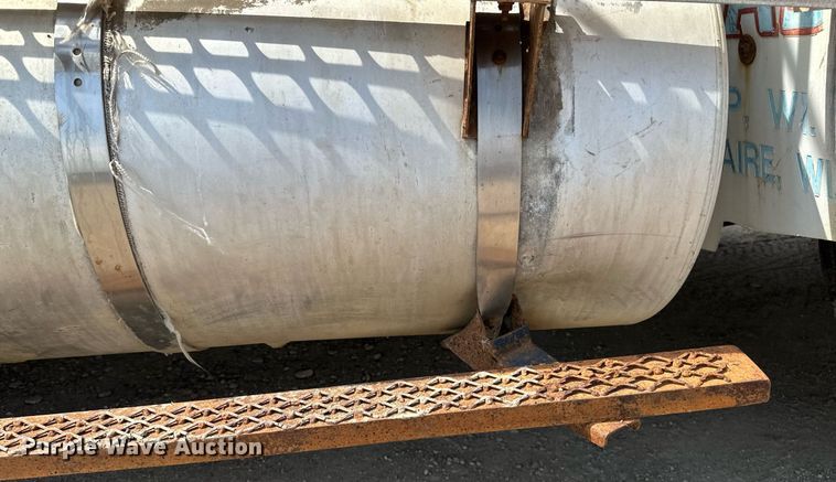 image for item EB2623 1999 Mack CL 713 dump truck