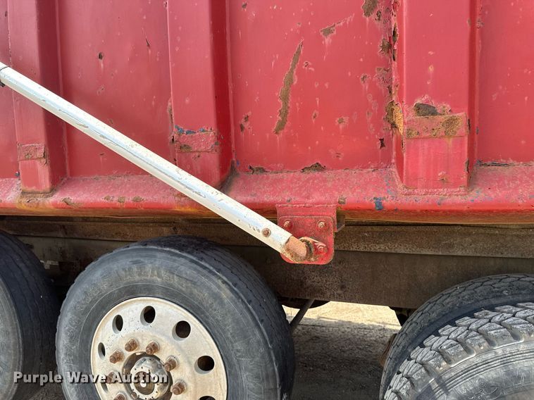 image for item EB2623 1999 Mack CL 713 dump truck