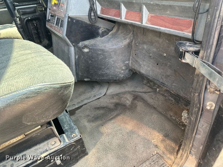 image for item EB2623 1999 Mack CL 713 dump truck