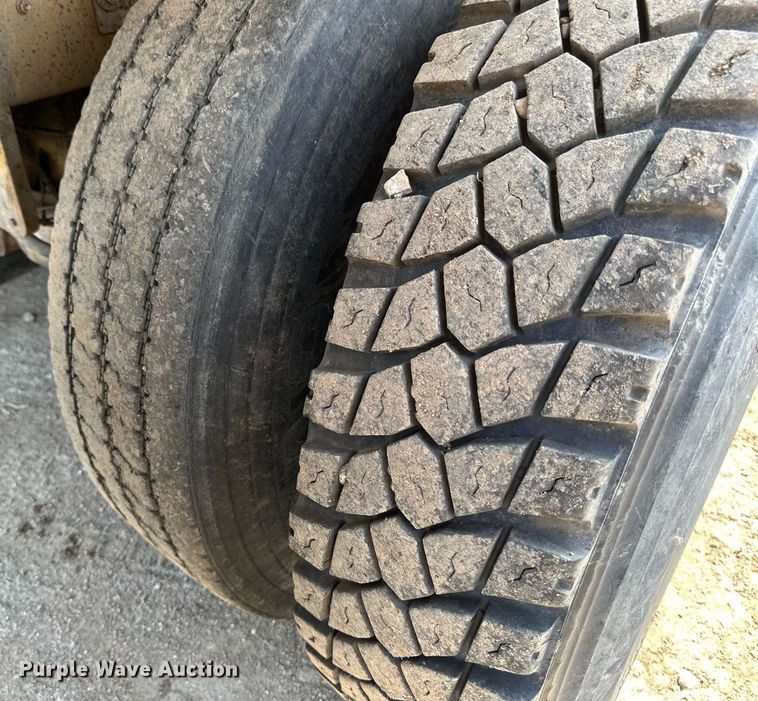 image for item EB2623 1999 Mack CL 713 dump truck