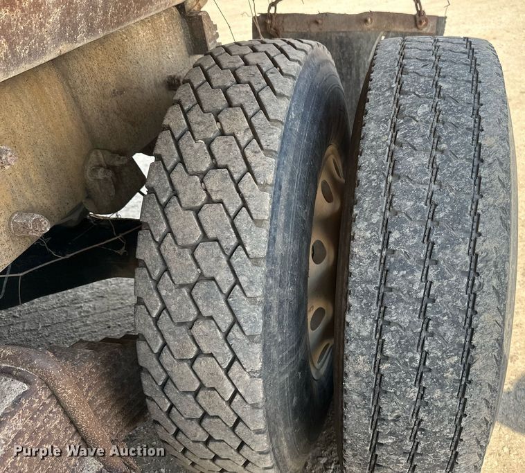 image for item EB2623 1999 Mack CL 713 dump truck