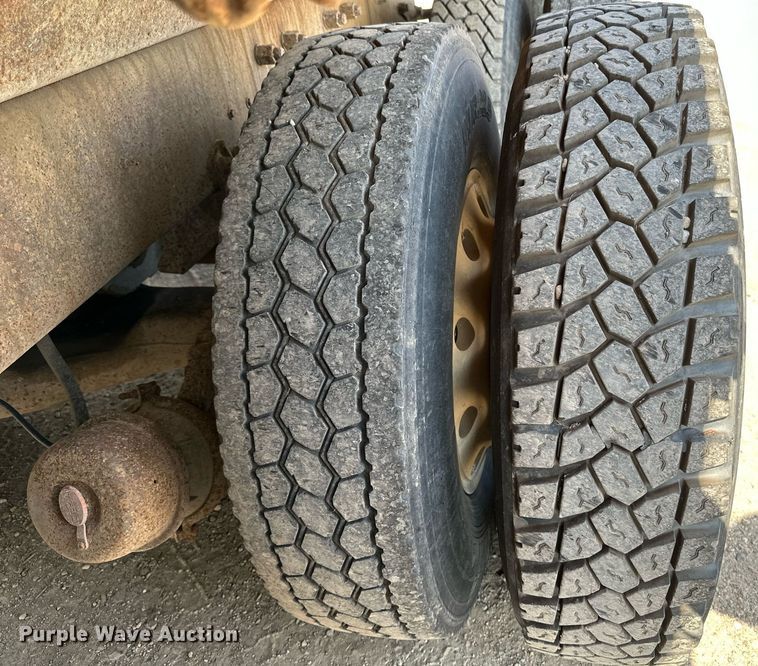 image for item EB2623 1999 Mack CL 713 dump truck