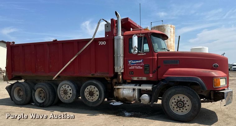 image for item EB2624 2000 Mack CL713 dump truck