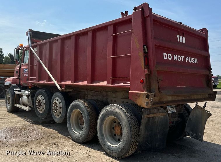 image for item EB2624 2000 Mack CL713 dump truck