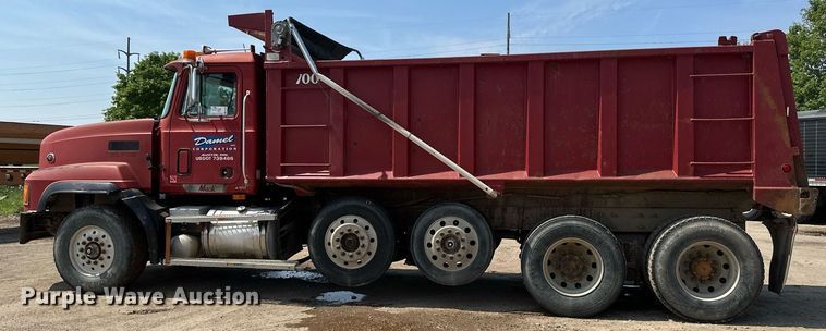 image for item EB2624 2000 Mack CL713 dump truck
