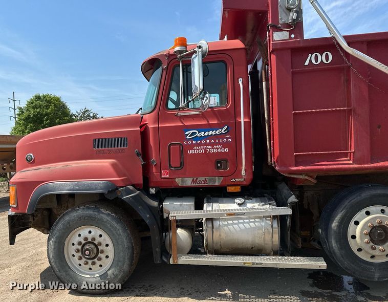 image for item EB2624 2000 Mack CL713 dump truck