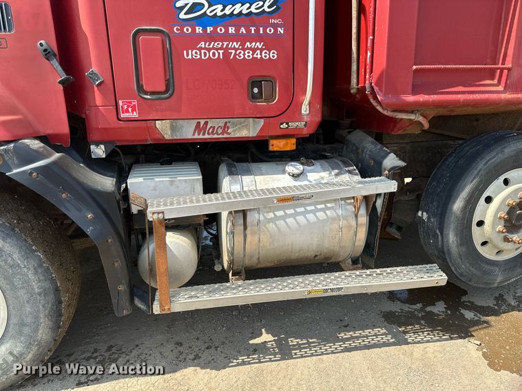 image for item EB2624 2000 Mack CL713 dump truck