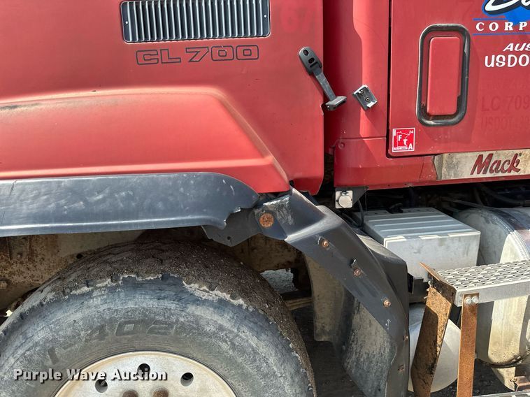 image for item EB2624 2000 Mack CL713 dump truck