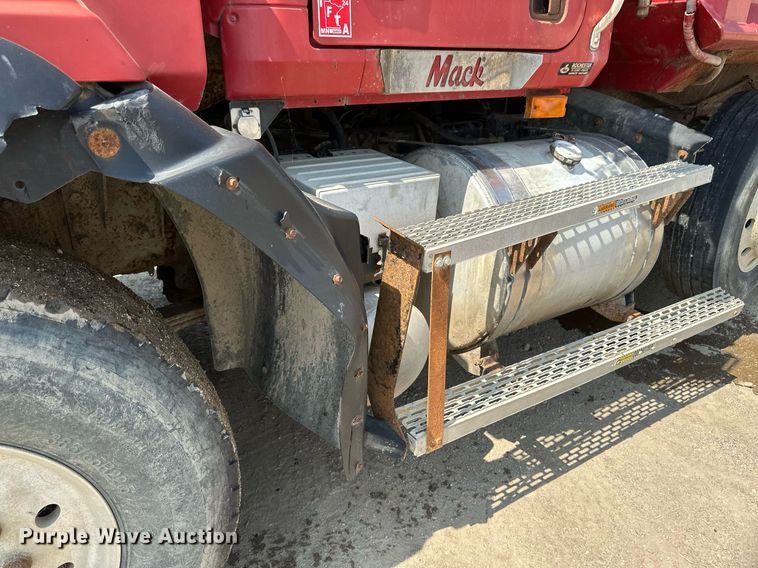 image for item EB2624 2000 Mack CL713 dump truck