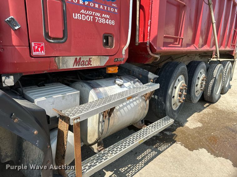 image for item EB2624 2000 Mack CL713 dump truck