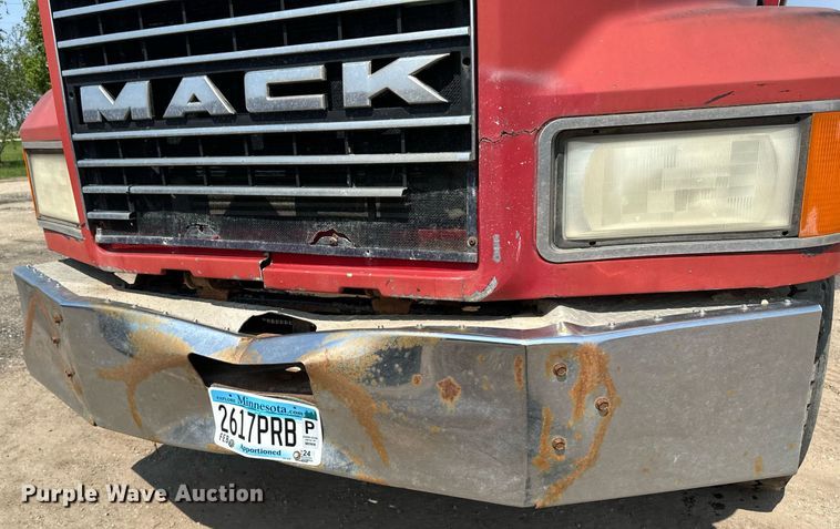 image for item EB2624 2000 Mack CL713 dump truck