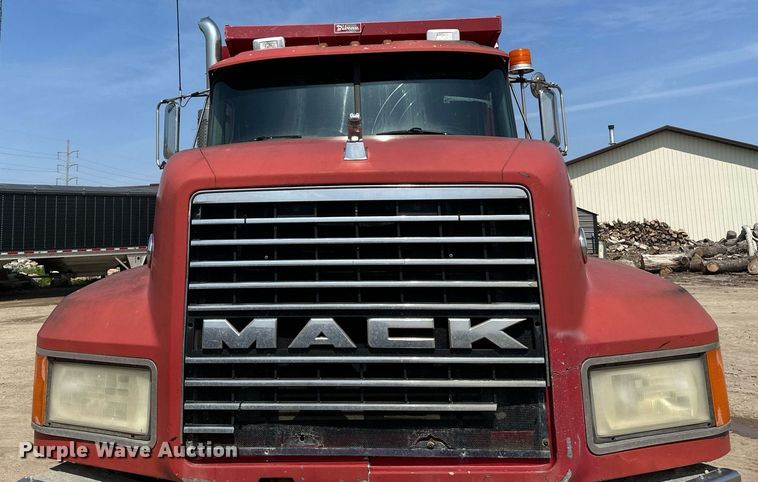 image for item EB2624 2000 Mack CL713 dump truck