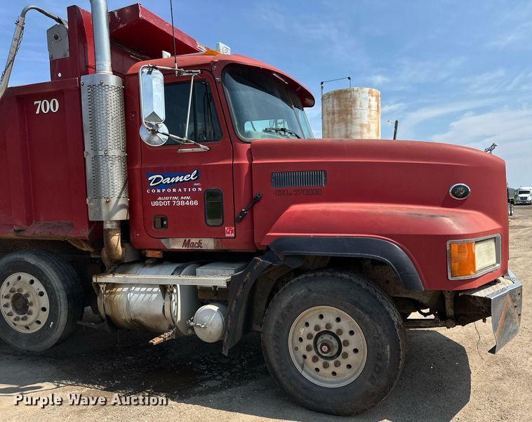 image for item EB2624 2000 Mack CL713 dump truck