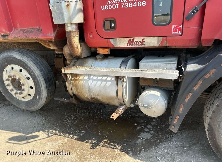 image for item EB2624 2000 Mack CL713 dump truck