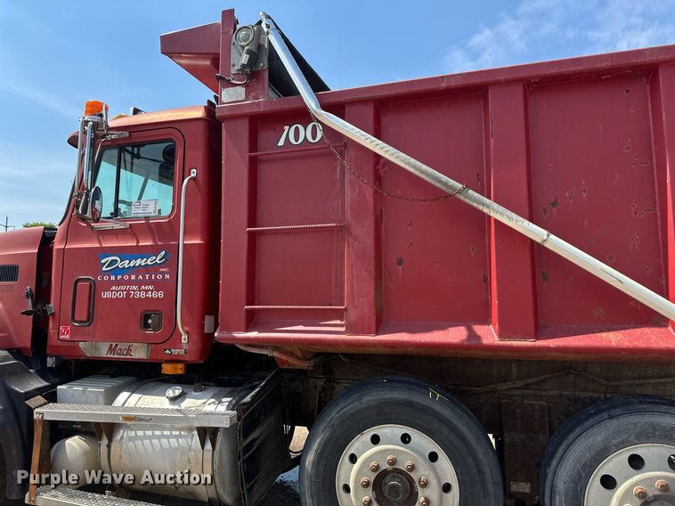 image for item EB2624 2000 Mack CL713 dump truck