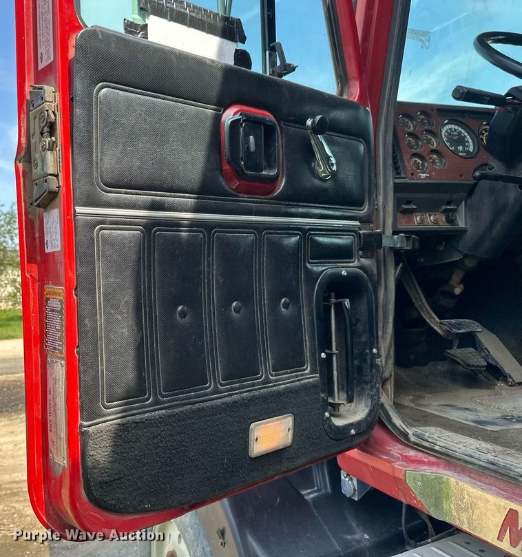 image for item EB2624 2000 Mack CL713 dump truck