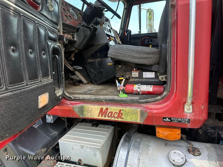 image for item EB2624 2000 Mack CL713 dump truck