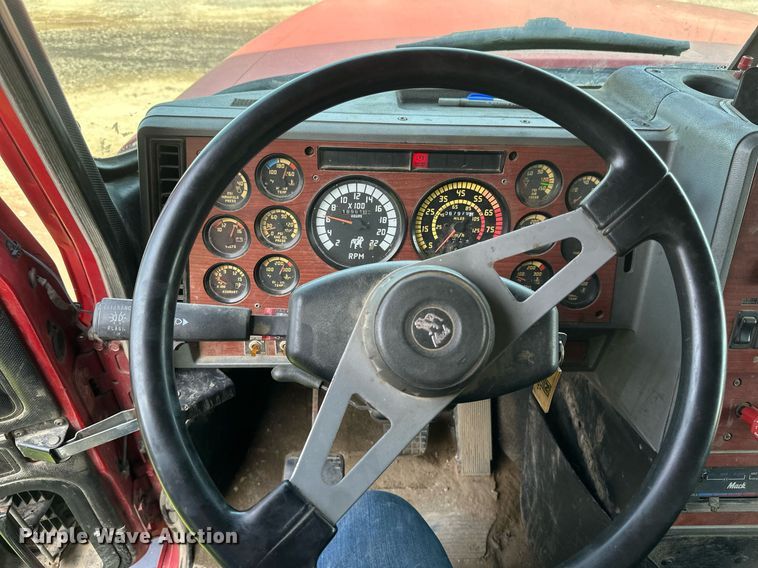 image for item EB2624 2000 Mack CL713 dump truck