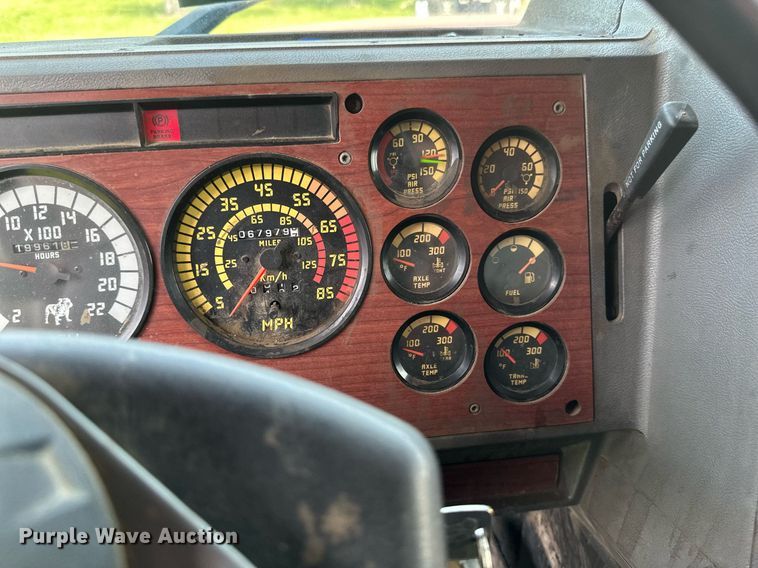 image for item EB2624 2000 Mack CL713 dump truck