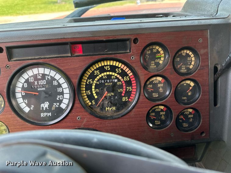 image for item EB2624 2000 Mack CL713 dump truck