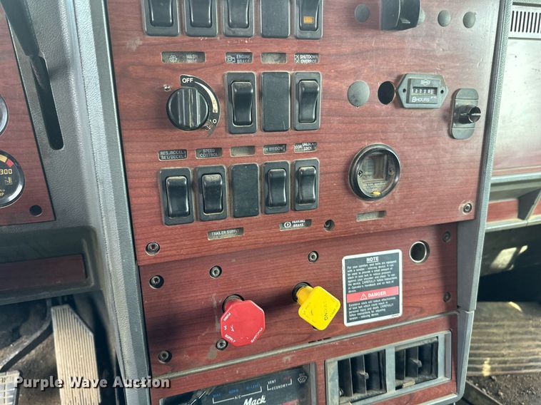 image for item EB2624 2000 Mack CL713 dump truck