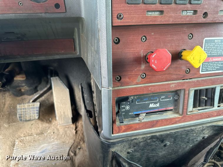 image for item EB2624 2000 Mack CL713 dump truck