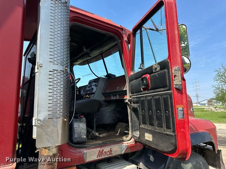 image for item EB2624 2000 Mack CL713 dump truck