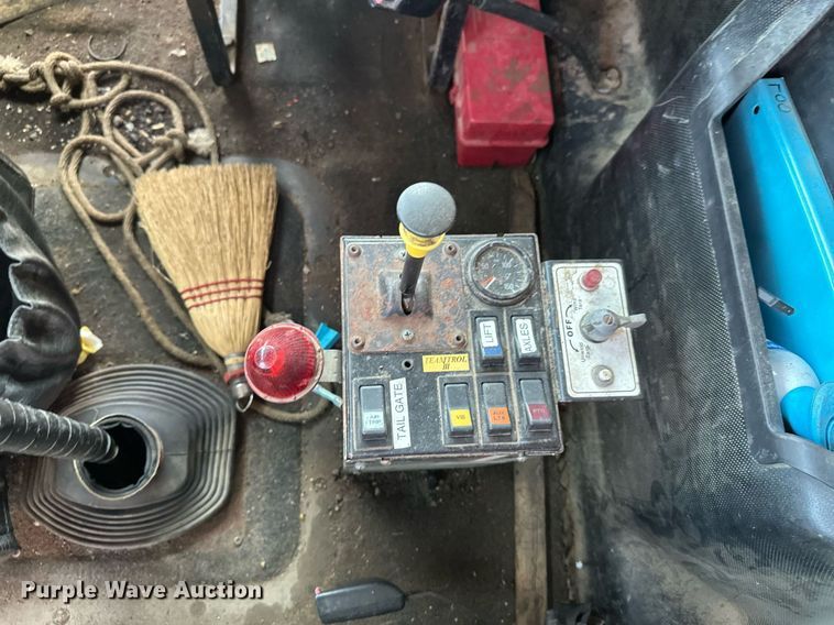 image for item EB2624 2000 Mack CL713 dump truck