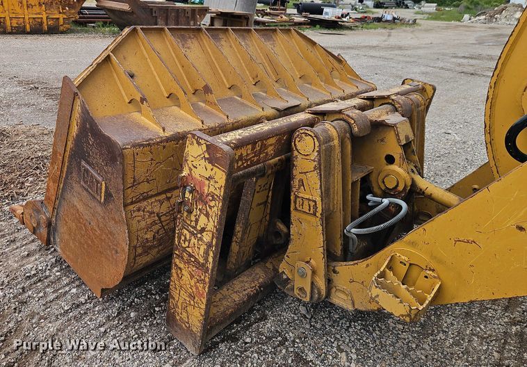 image for item EB8096 2015 Caterpillar 953D track loader