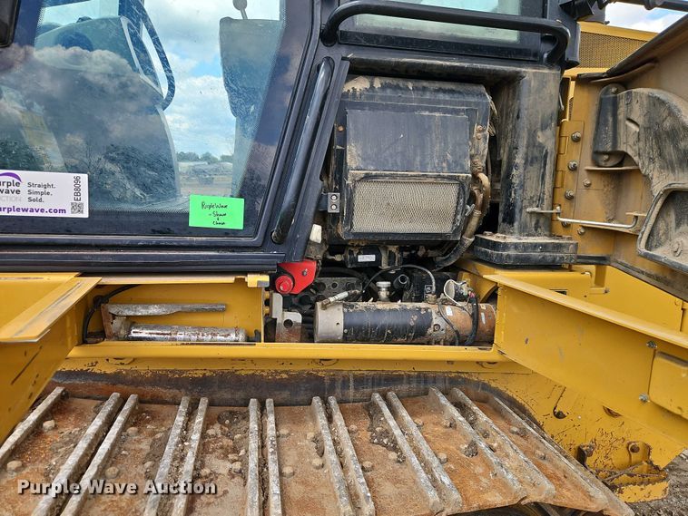 image for item EB8096 2015 Caterpillar 953D track loader
