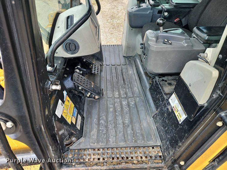 image for item EB8096 2015 Caterpillar 953D track loader