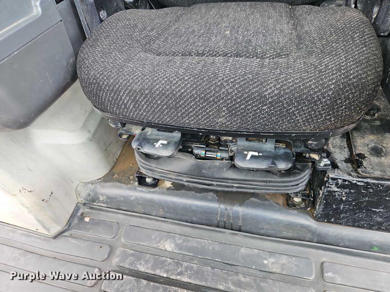 image for item EB8096 2015 Caterpillar 953D track loader