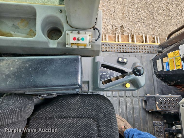 image for item EB8096 2015 Caterpillar 953D track loader