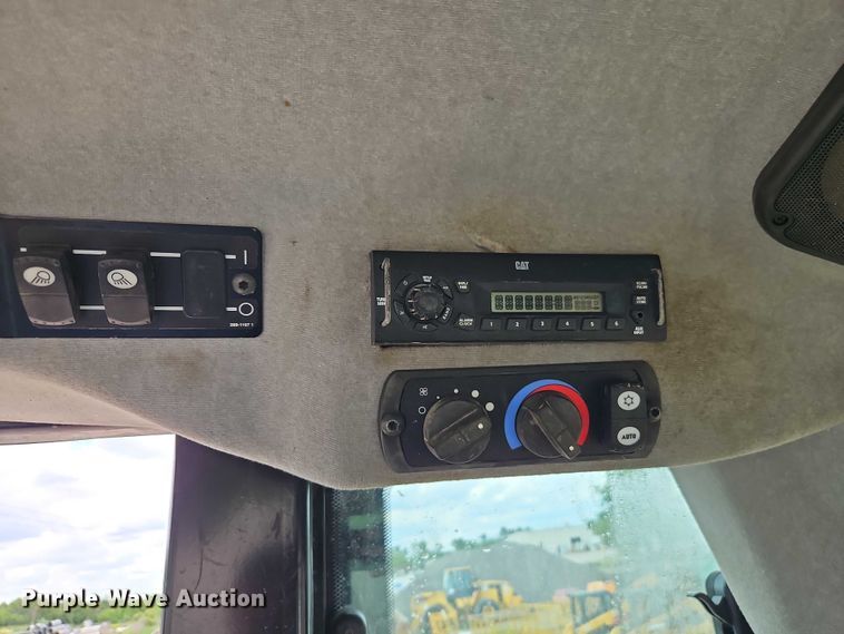 image for item EB8096 2015 Caterpillar 953D track loader