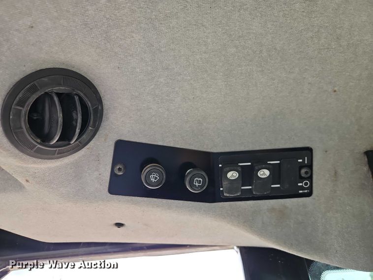 image for item EB8096 2015 Caterpillar 953D track loader