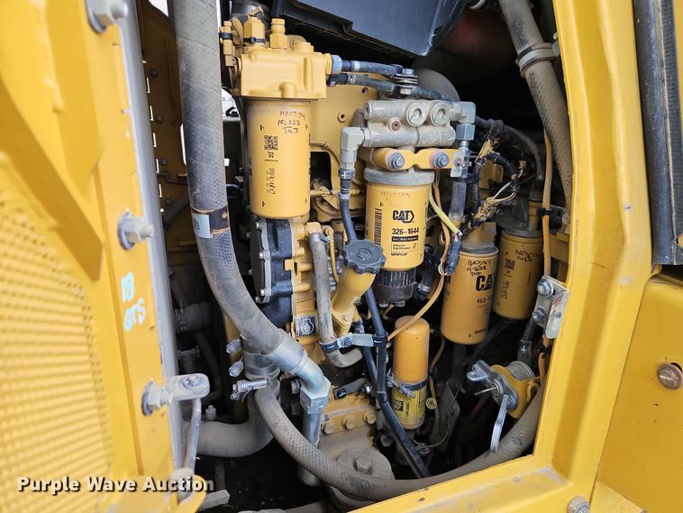 image for item EB8096 2015 Caterpillar 953D track loader