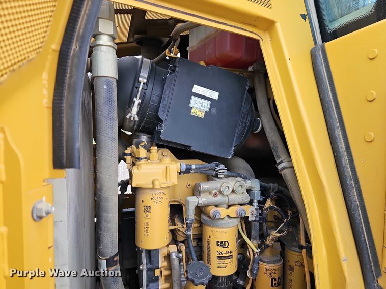 image for item EB8096 2015 Caterpillar 953D track loader