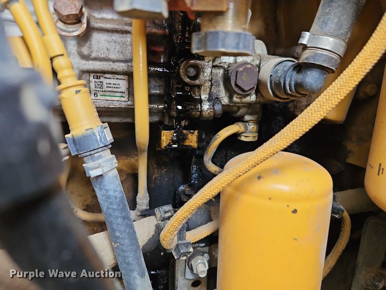 image for item EB8096 2015 Caterpillar 953D track loader