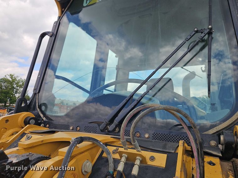 image for item EB8097 2016 Caterpillar 953D track loader