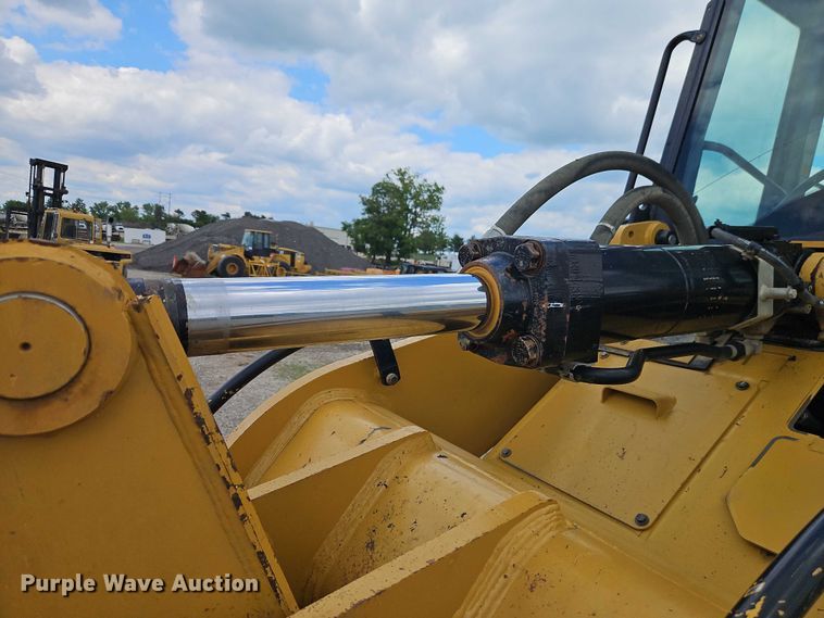 image for item EB8097 2016 Caterpillar 953D track loader