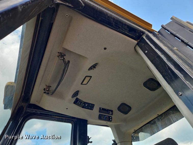 image for item EB8097 2016 Caterpillar 953D track loader